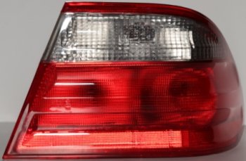 W210 ФОНАРЬ ЗАДН ВНЕШН ПРАВ (EAGLE EYES) КРАСН-БЕЛ EAGLE EYES md21000-742rw-r