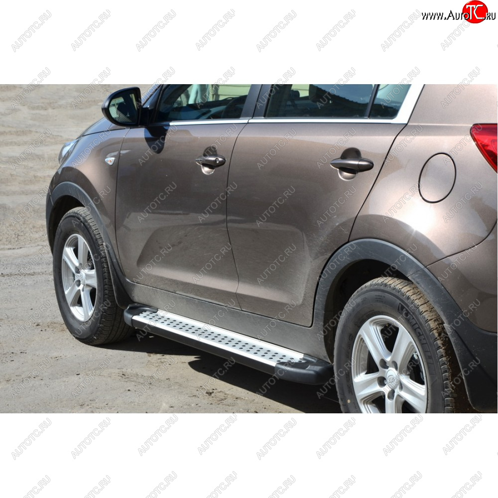 31 999 р. Пороги бумер алюминиевые с резинкой, Техно Сфера  KIA Sportage ( 1 JA,  2 JE,KM,  3 SL,  4 QL,  5 NQ5) (1993-2025) дорестайлинг,  рестайлинг, рестайлинг (Черный глянец)  с доставкой в г. Керчь