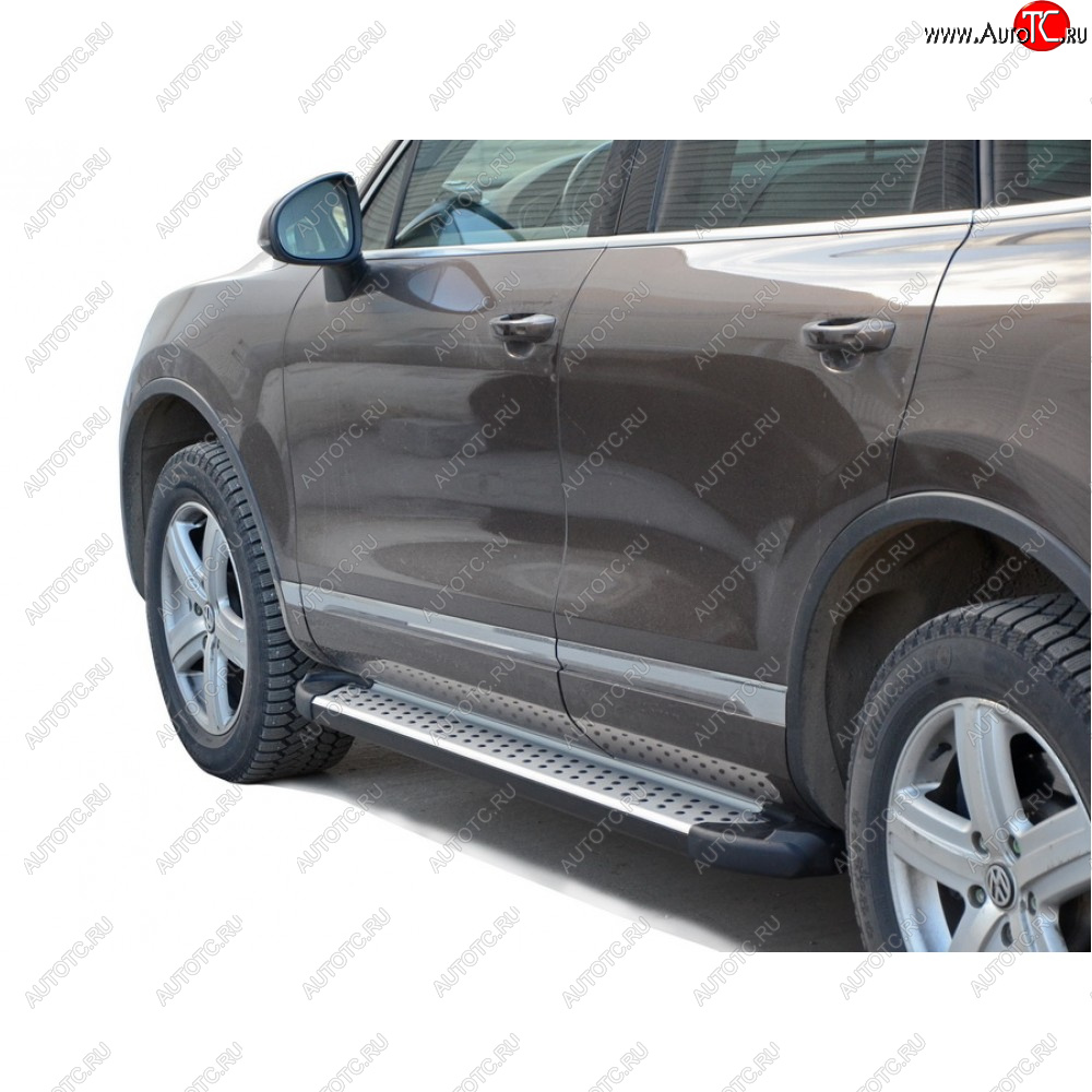 29 999 р. Пороги бумер алюминиевые с резинкой, Техно Сфера  Volkswagen Touareg ( GP,  NF,  CR) (2002-2025) дорестайлинг, рестайлинг (Черный глянец)  с доставкой в г. Керчь