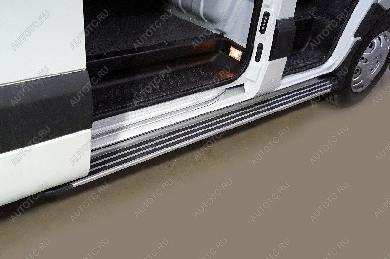16 549 р. Правый порог алюминиевый Slim line ТСС Тюнинг  Sollers Atlant (2022-2025) автобус, цельнометаллический фургон (Silver)  с доставкой в г. Керчь