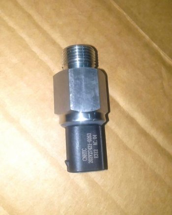 Датчик давления топлива в рампе SITRAK MC13, HOWO T5G SITRAK SITRAK 202v27421-0263