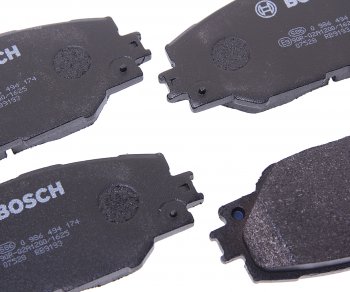 3 879 р. Колодки тормозные передние (4шт.) BOSCH Toyota Auris E150 хэтчбэк 5 дв. дорестайлинг (2006-2010)  с доставкой в г. Керчь. Увеличить фотографию 2
