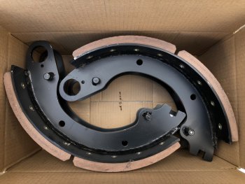 8 999 р. Колодки тормозные ЧМЗАП-9906,99858,99859 (2шт.) комплект на колесо BRAKE BLOCKS BRAKE BLOCKS 99859-3502090  с доставкой в г. Керчь. Увеличить фотографию 5