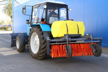 232 999 р. Щетка коммунальная МТЗ-80,82,1221,LOVOL-804 колеса 5.00х10, с баком для воды (500л) САЛЬСК Сальсксельмаш мк-7  с доставкой в г. Керчь. Увеличить фотографию 1