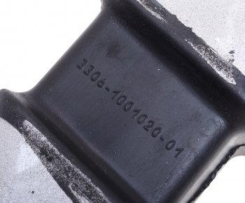 1 249 р. Подушка ГАЗ-3310 дв.ММЗ,ГАЗ-3302 дв.ГАЗ-560,ЗМЗ-40524 двигателя передняя АККОМ АККОМ 3306-00-1001020-01  с доставкой в г. Керчь. Увеличить фотографию 3