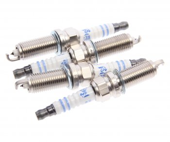1 499 р. Свеча зажигания TOYOTA Corolla (13-),Yaris (11-) (1.3) (4шт.) MEGAPOWER MEGAPOWER 370-31-118  с доставкой в г. Керчь. Увеличить фотографию 1