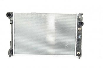 17 949 р. Радиатор MERCEDES GLK (X204) охлаждения двигателя BSG BSG bsg60520037  с доставкой в г. Керчь. Увеличить фотографию 1
