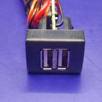 969 р. USB зарядное устройство Granta Kalina2 Datsun Priora подходит для Apple,Samsung АПЭЛ 2039546130092  с доставкой в г. Керчь. Увеличить фотографию 3