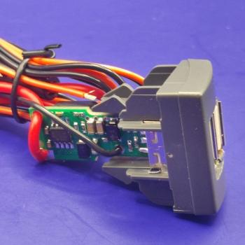 1 149 р. USB автомобильное зарядное устройство АПЭЛ (2039546547456) ГАЗ ГАЗель Next A62,А65 автобус (2016-2025)  с доставкой в г. Керчь. Увеличить фотографию 6