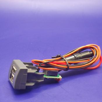1 149 р. USB автомобильное зарядное устройство АПЭЛ (2039546547456) ГАЗ ГАЗель Next A62,А65 автобус (2016-2025)  с доставкой в г. Керчь. Увеличить фотографию 4