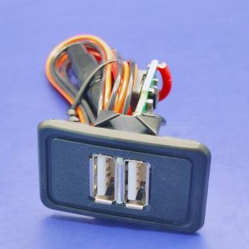 1 149 р. USB зарядное устройство для Нива 21213, 21214, 2131, 4х4 LADA 21083, 21093, 21099 АПЭЛ 2039550584201  с доставкой в г. Керчь. Увеличить фотографию 2