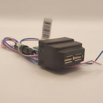 1 269 р. Зарядное устройство USB 2.0 2х2 Largus FLX-ray DusterSandero 5V 3А в консоль ШТАТ 4631160765292  с доставкой в г. Керчь. Увеличить фотографию 3