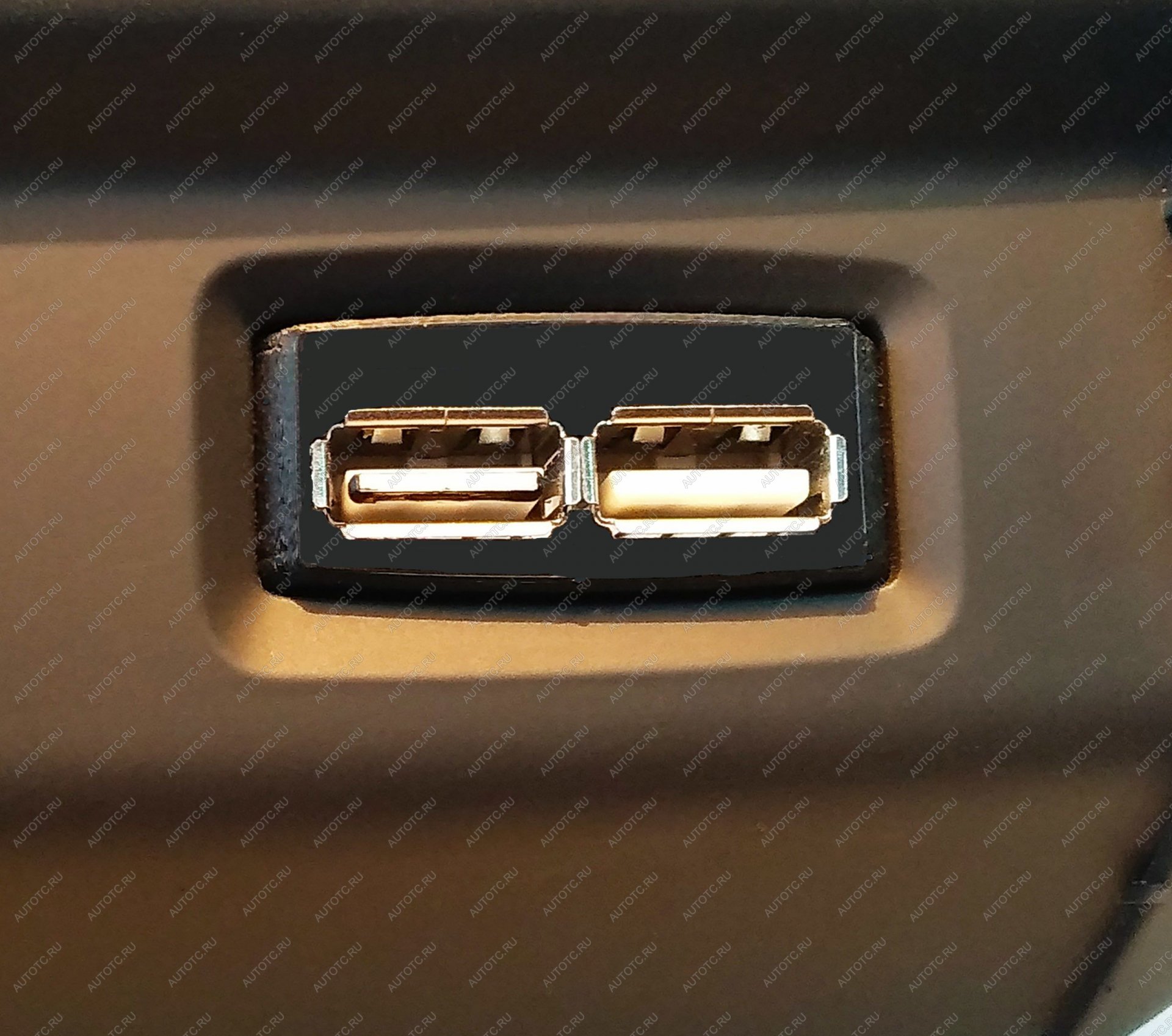 1 269 р. Зарядное устройство USB 2.0 2х2 Largus FLX-ray DusterSandero 5V 3А в консоль ШТАТ 4631160765292  с доставкой в г. Керчь