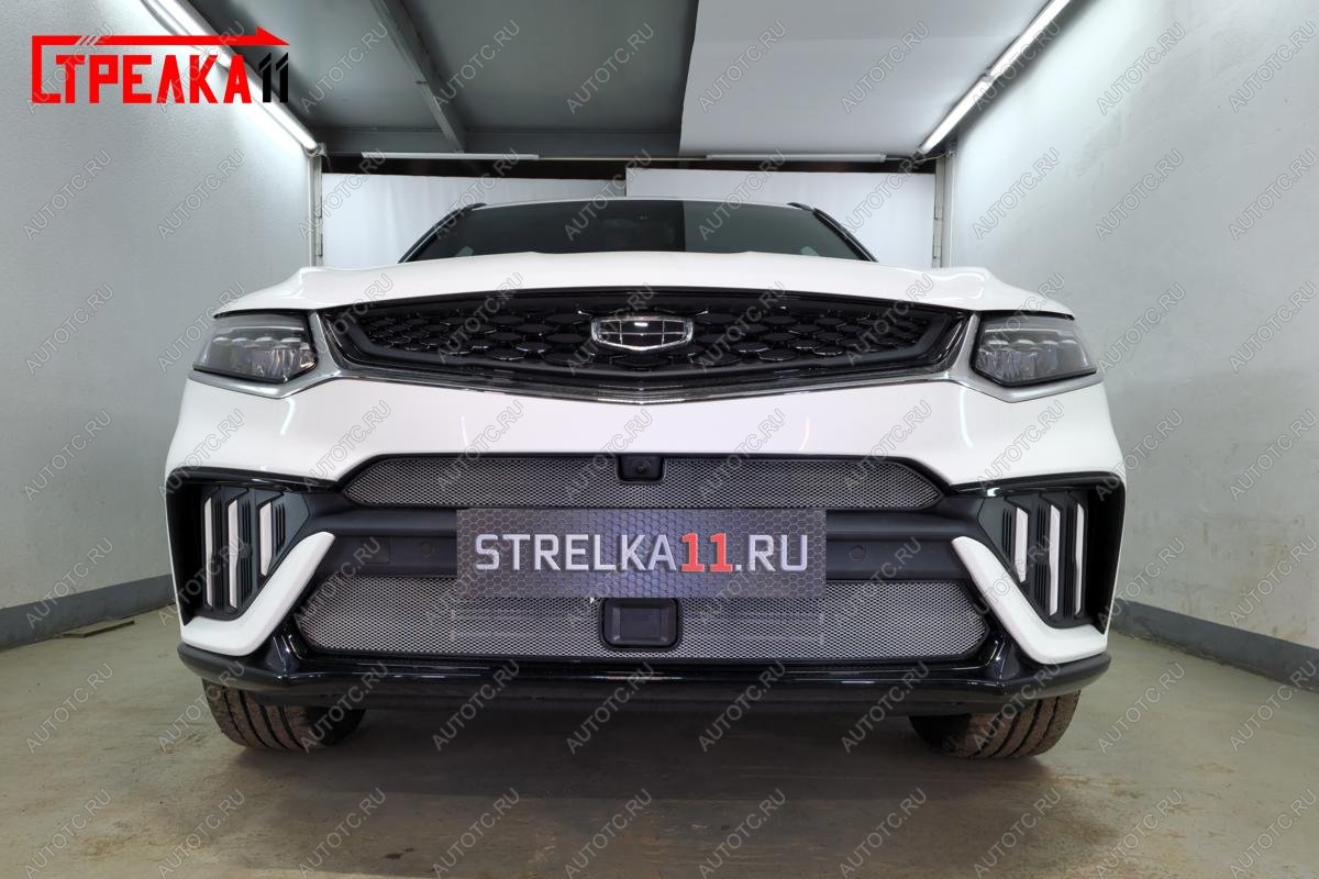 2 599 р. Защита радиатора (верх, с камерой) Стрелка11 Стандарт Geely Tugella FY11,HPBA4 рестайлинг (2022-2025) (черная)  с доставкой в г. Керчь