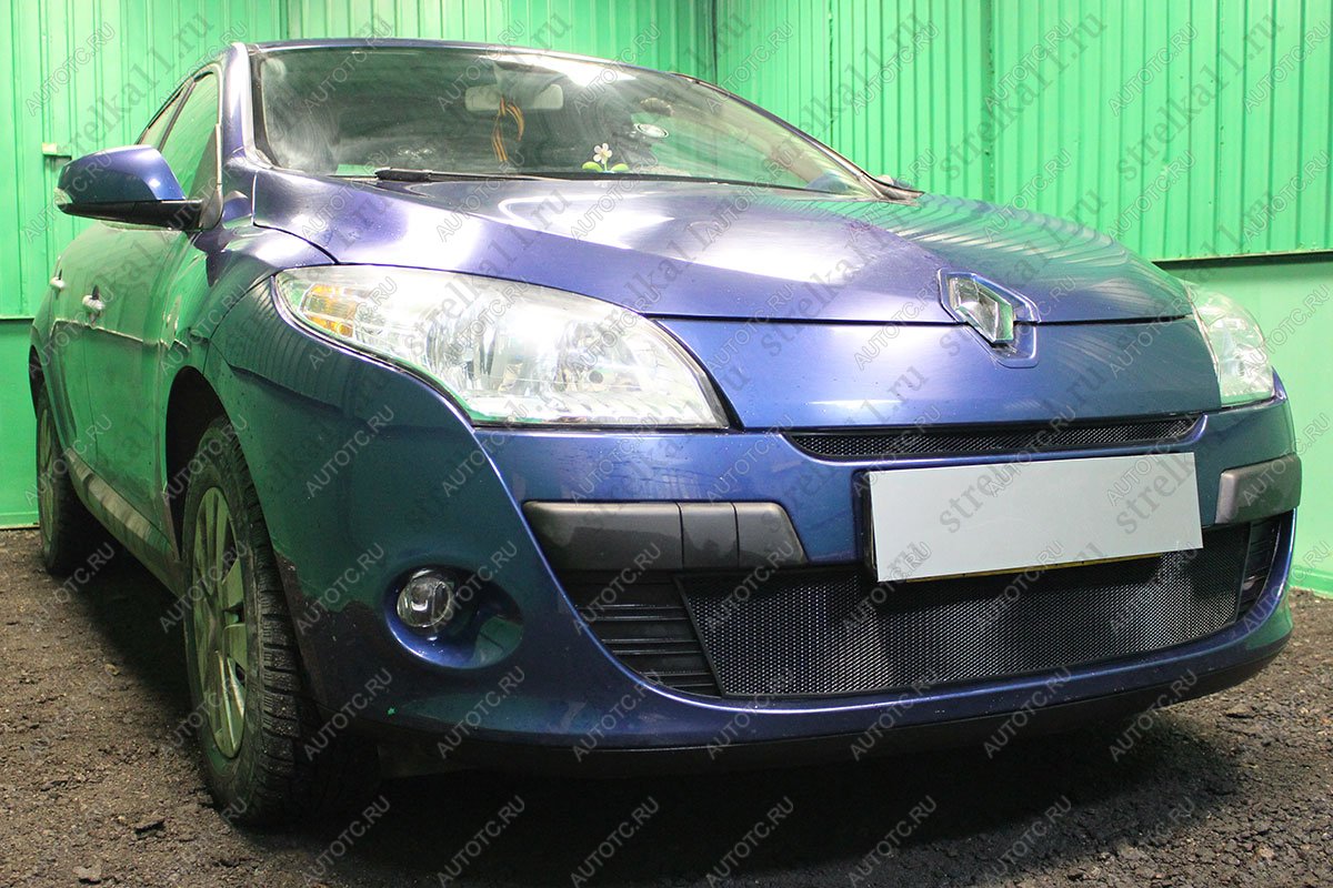 2 199 р. Защита радиатора (верх) Стандарт  Renault Megane  седан (2008-2012)  дорестайлинг (черная)  с доставкой в г. Керчь