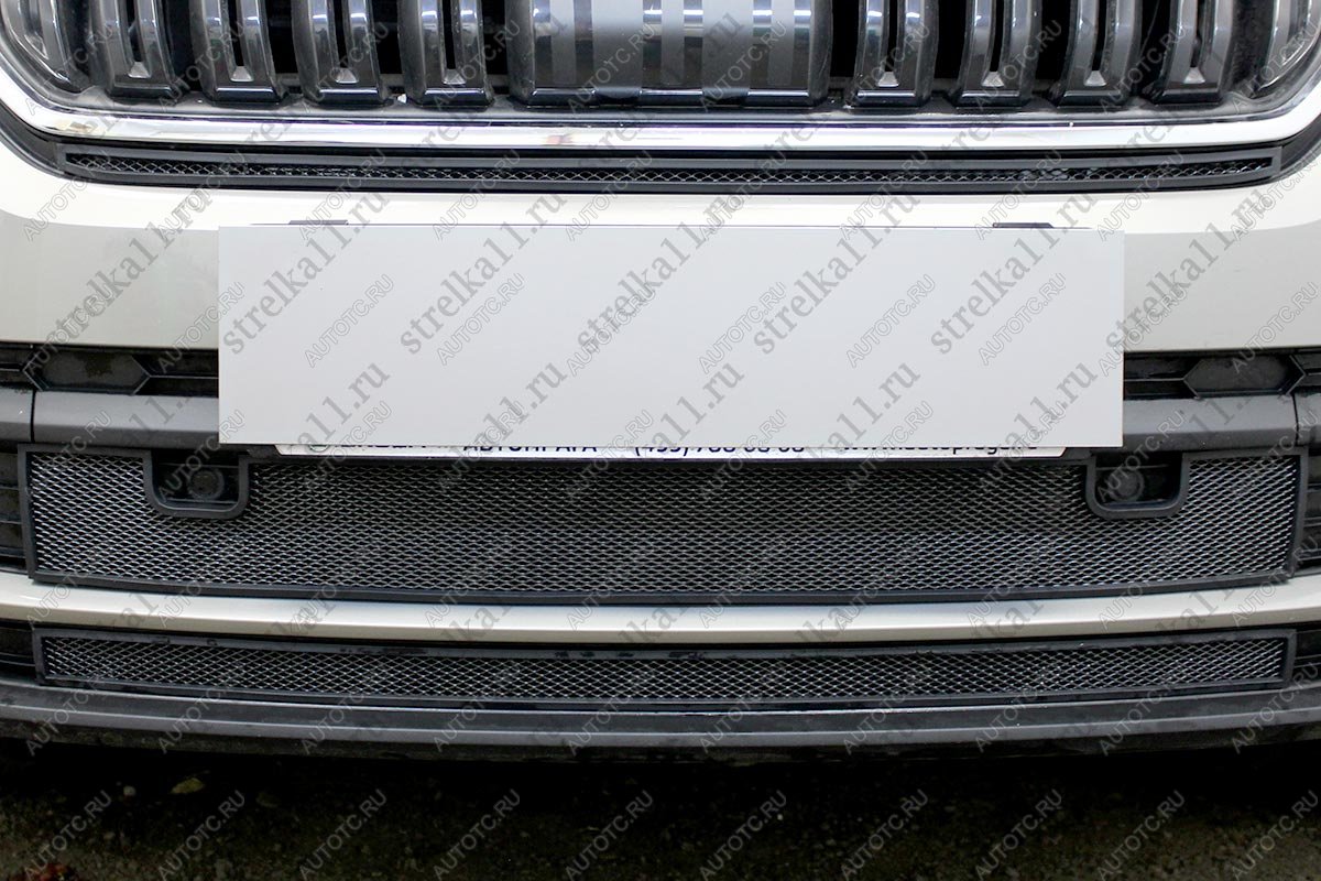 4 999 р. Защита радиатора (низ 2 части низ с парктроником) Стрелка11 Стандарт Skoda Kodiaq NU7 дорестайлинг (2017-2021) (черная)  с доставкой в г. Керчь