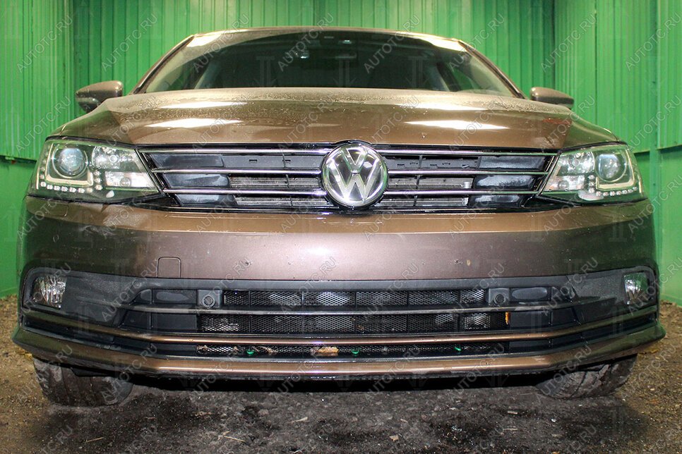 4 999 р. Защита радиатора (3 части с парктроником) Стрелка11 Стандарт Volkswagen Jetta A6 седан рестайлинг (2015-2018) (черная)  с доставкой в г. Керчь