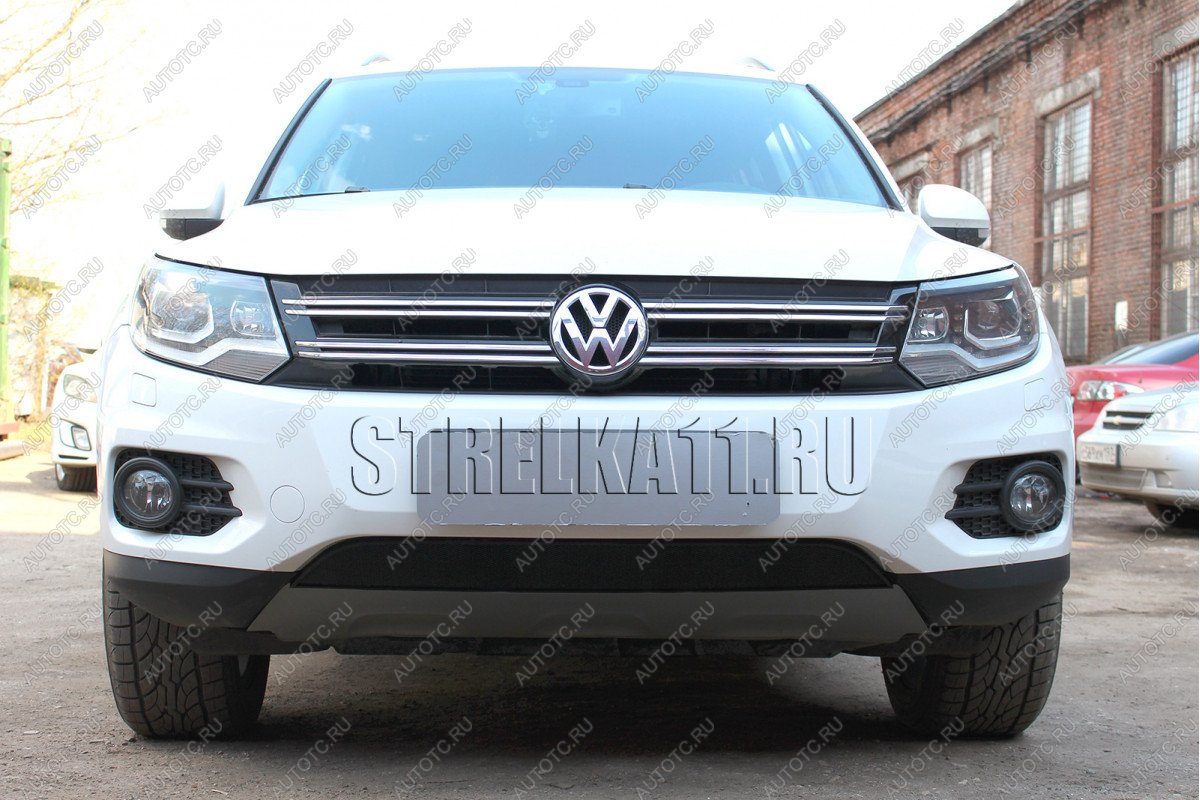 2 999 р. Защита радиатора (Track&Field) Стрелка11 Стандарт Volkswagen Tiguan NF рестайлинг (2011-2017) (черная)  с доставкой в г. Керчь