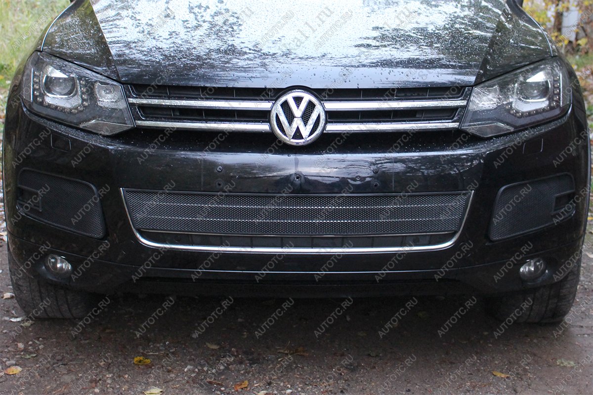 3 899 р. Защита радиатора (боковая 2 части) Стрелка11 Стандарт Volkswagen Touareg 2 NF дорестайлинг (2010-2014) (черная)  с доставкой в г. Керчь