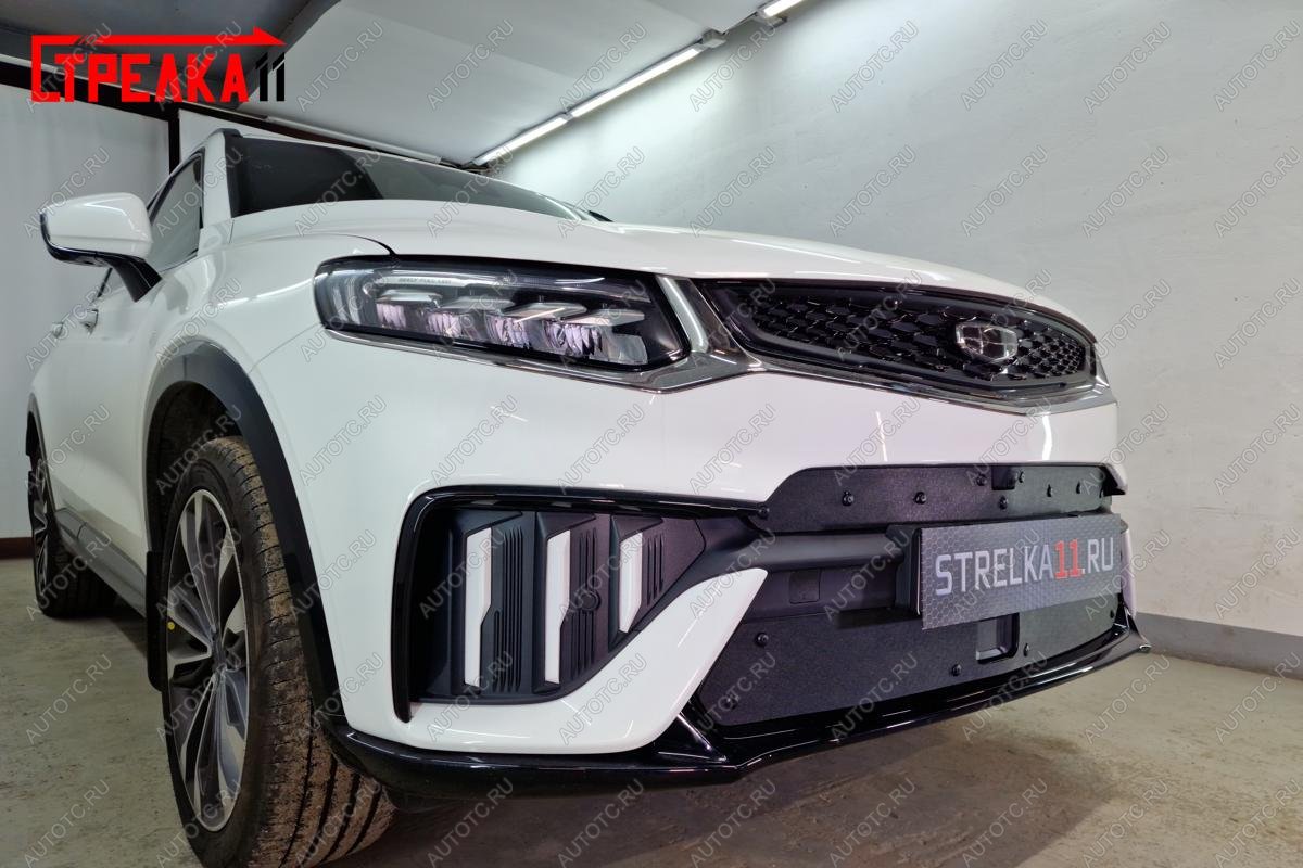 759 р. Зимняя заглушка решетки радиатора (низ с датчиком ACC) Стрелка11  Geely Tugella  FY11,HPBA4 (2019-2023) дорестайлинг (черная)  с доставкой в г. Керчь