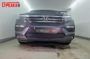 Зимняя заглушка решетки радиатора (верх) Стрелка11 Honda Pilot  YF6 (2016-2019) дорестайлинг (черная)