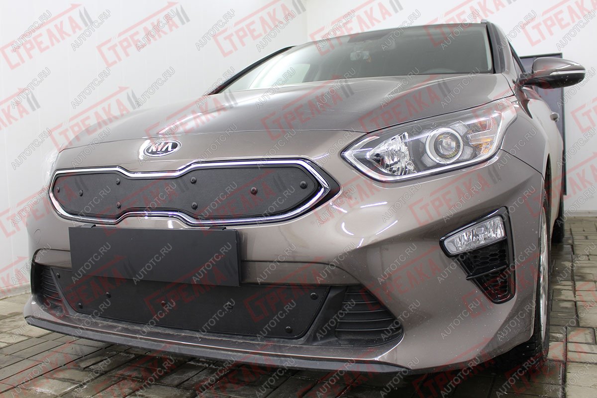 759 р. Зимняя заглушка решетки радиатора (низ с датчиком ACC) Стрелка11  KIA Ceed  3 CD (2018-2025) универсал, хэтчбэк (черная)  с доставкой в г. Керчь
