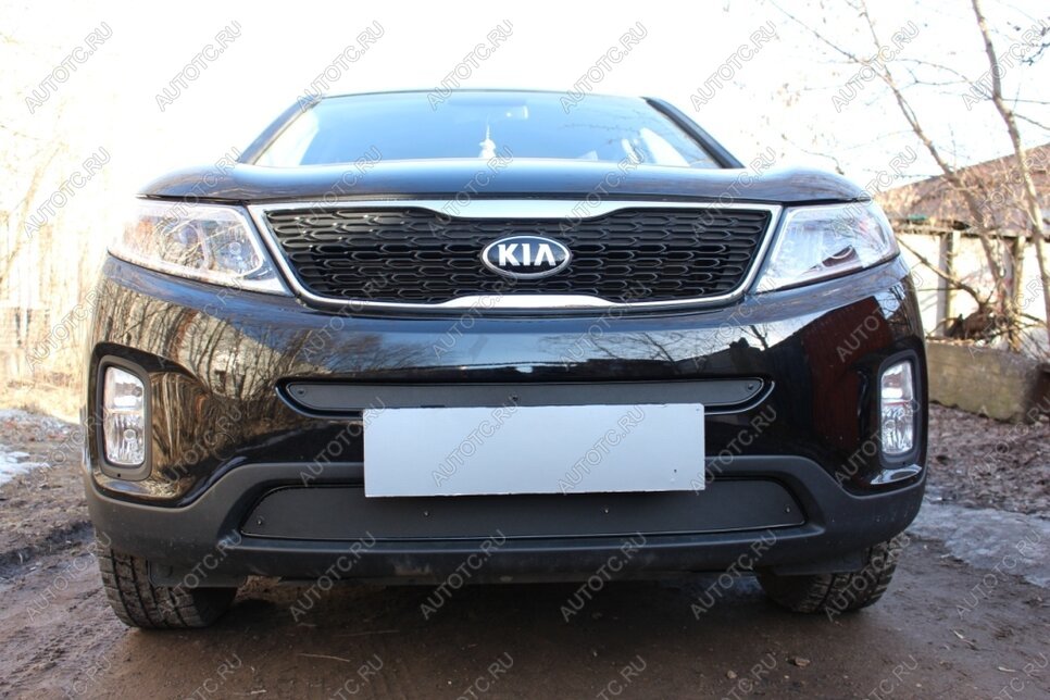 759 р. Зимняя заглушка решетки радиатора (середина) Стрелка11   KIA Sorento  XM (2012-2015) рестайлинг (черная)  с доставкой в г. Керчь