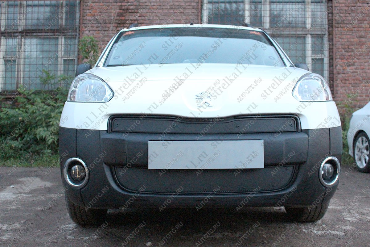 759 р. Зимняя заглушка решетки радиатора (низ) Стрелка11 Peugeot Partner B9 1-ый рестайлинг (2012-2015) (черная)  с доставкой в г. Керчь