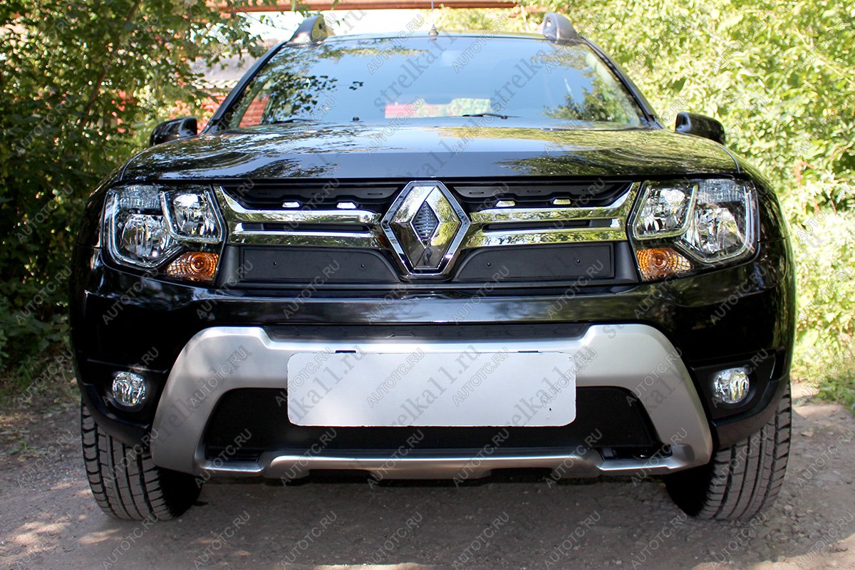 759 р. Зимняя заглушка решетки радиатора (низ) Стрелка11 Renault Duster HS рестайлинг (2015-2021) (черная)  с доставкой в г. Керчь