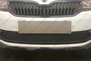 Зимняя заглушка решетки радиатора Стрелка11 Skoda Rapid NH3 рестайлинг лифтбэк (2017-2020) (черная)