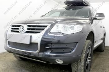Зимняя заглушка решетки радиатора (боковая 4 части) Стрелка11 Volkswagen Touareg GP рестайлинг (2006-2010) (черная)