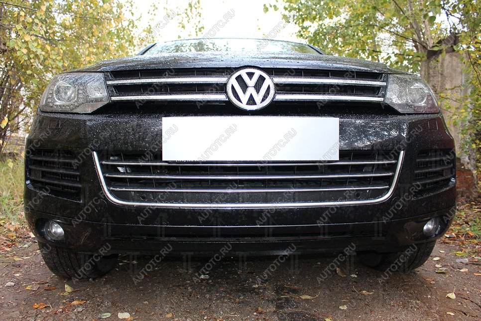 759 р. Зимняя заглушка решетки радиатора (низ) Стрелка11 Volkswagen Touareg NF дорестайлинг (2010-2014) (черная)  с доставкой в г. Керчь