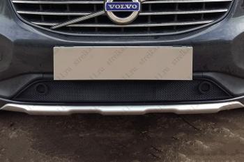 759 р. Зимняя заглушка решетки радиатора (с парктроником) Стрелка11 Volvo XC60  рестайлинг (2013-2017) (черная)  с доставкой в г. Керчь. Увеличить фотографию 2