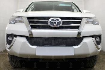 3 899 р. Защита радиатора (верх) (Black Onyx) Стрелка11 PREMIUM Toyota Fortuner AN160 рестайлинг (2020-2025) (черная)  с доставкой в г. Керчь. Увеличить фотографию 2