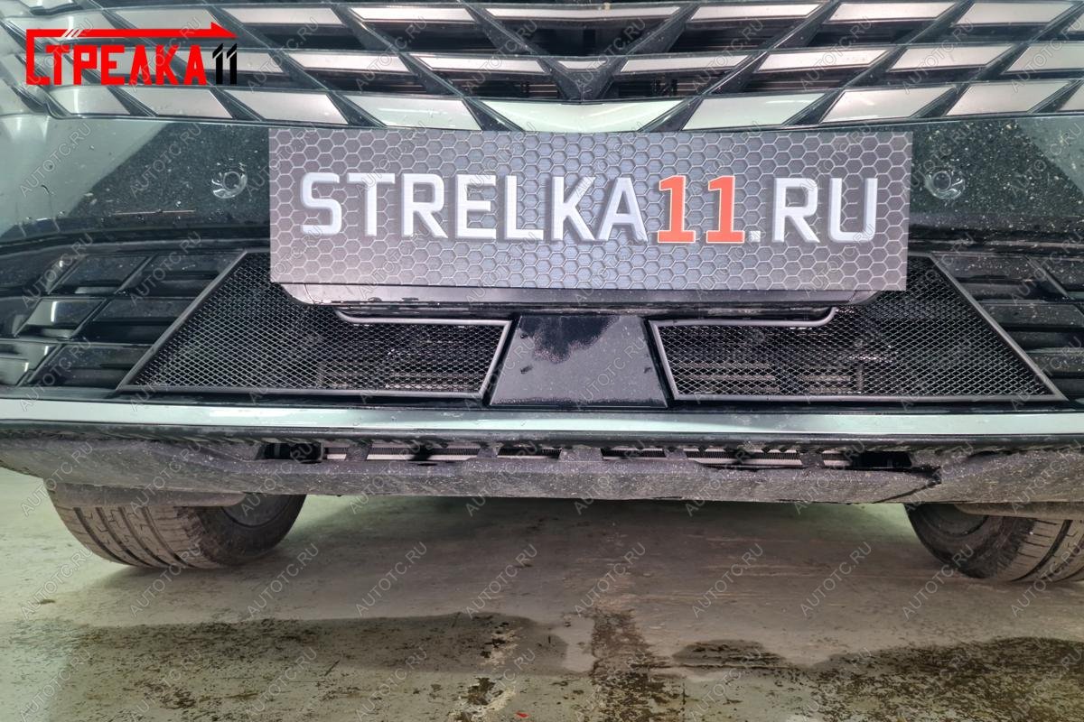 3 079 р. Защита радиатора (низ, 2 части) Стрелка11 Стандарт  Geely Atlas  FX11 (2023-2025) (хром)  с доставкой в г. Керчь