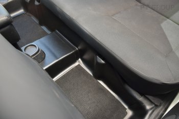 2 029 р. Накладки на ковролин заднего ряда Petroil Tuning  Renault Duster  HS (2010-2021) дорестайлинг, рестайлинг  с доставкой в г. Керчь. Увеличить фотографию 3