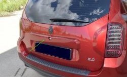 1 549 р. Накладка на пятую дверь Антихром Kart RS Renault Duster HS дорестайлинг (2010-2015) (Тисненный пластик)  с доставкой в г. Керчь. Увеличить фотографию 4