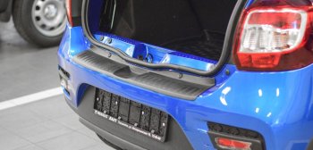 1 039 р. Накладка защитная на задний бампер ( Stepway) Petroil Tuning  Renault Sandero Stepway  (B8) (2014-2018) дорестайлинг (Текстурная поверхность)  с доставкой в г. Керчь. Увеличить фотографию 2