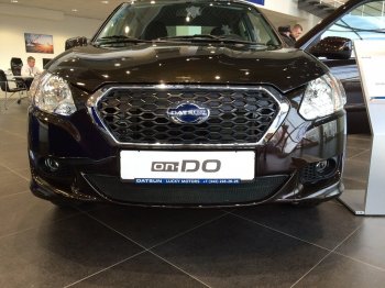 Защитная сетка радиатора в бампер (ячейка 3х7 мм) Стрелка11 Стандарт Datsun on-DO (2014-2019) седан дорестайлинг (черная)