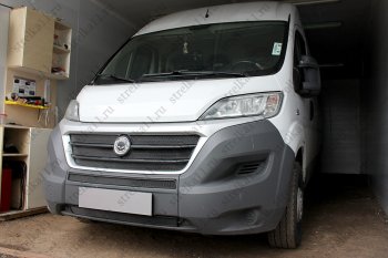 6 399 р. Защитная сетка в бампер (ячейка 3х7 мм, 5 частей) Alfeco Стандарт Fiat Ducato 290 (2014-2025) (Чёрная)  с доставкой в г. Керчь. Увеличить фотографию 3