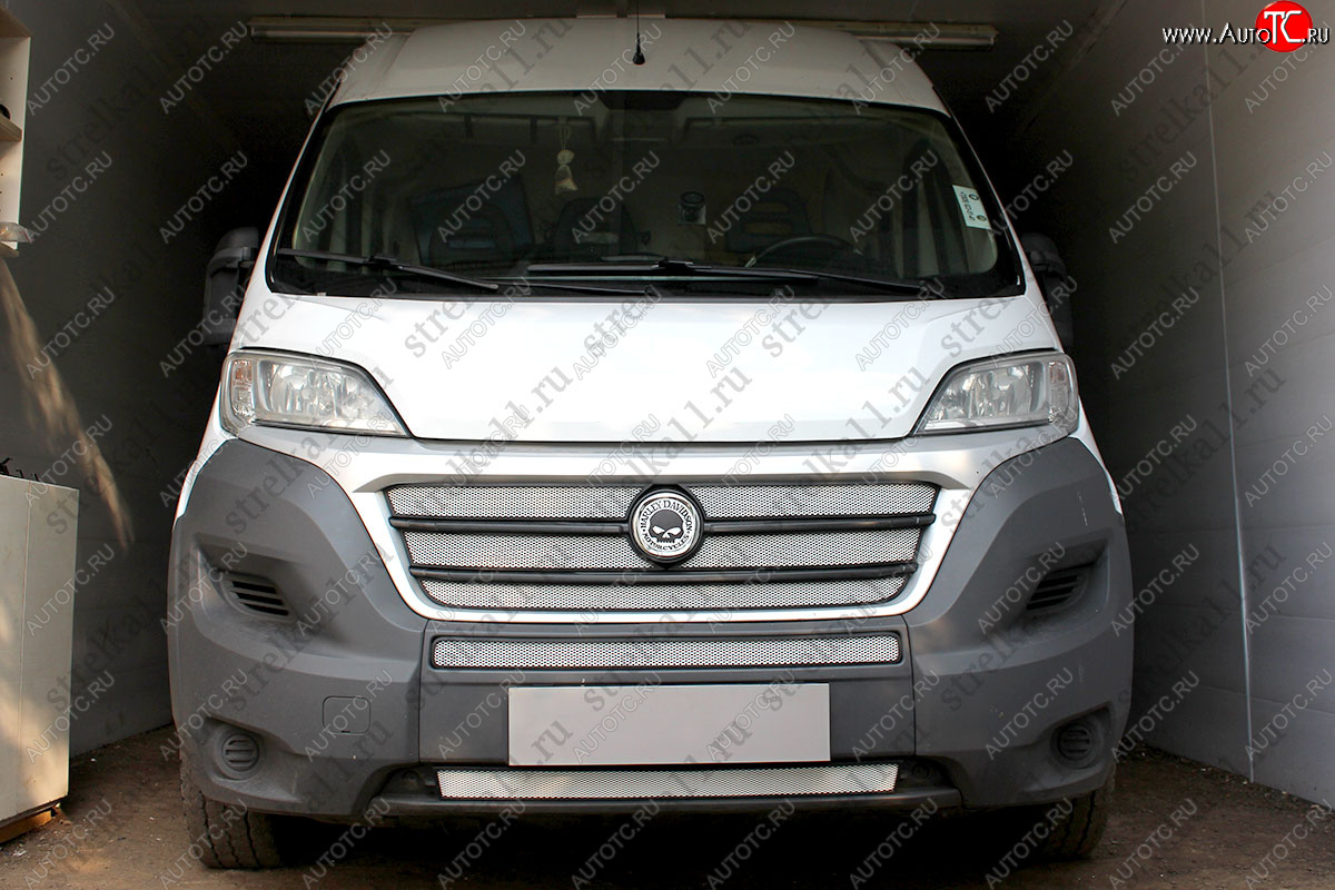 6 849 р. Защитная сетка в бампер (ячейка 3х7 мм, 5 частей) Alfeco Стандарт  Fiat Ducato  290 (2014-2025) (Хром)  с доставкой в г. Керчь