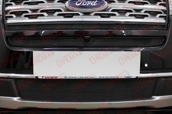 Защитная сетка радиатора в бампер (ячейка 3х7 мм, верх 2 части, под камеру) Стрелка11 Стандарт Ford Explorer U502 2-ой рестайлинг, 5 дв. (2017-2019) (черная)