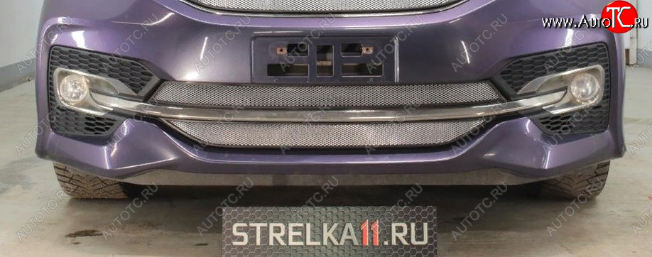 4 199 р. Защитная сетка радиатора в бампер (ячейка 3х7 мм, 2 части) Стрелка11 Стандарт  Honda StepWagon  5 RP1,RP2, RP3, RP4 (2015-2017) минивэн дорестайлинг (хром)  с доставкой в г. Керчь