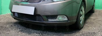 Защитная сетка радиатора в бампер (ячейка 3х7 мм) Стрелка11 Стандарт KIA Cerato 2 TD седан (2008-2013) (черная)