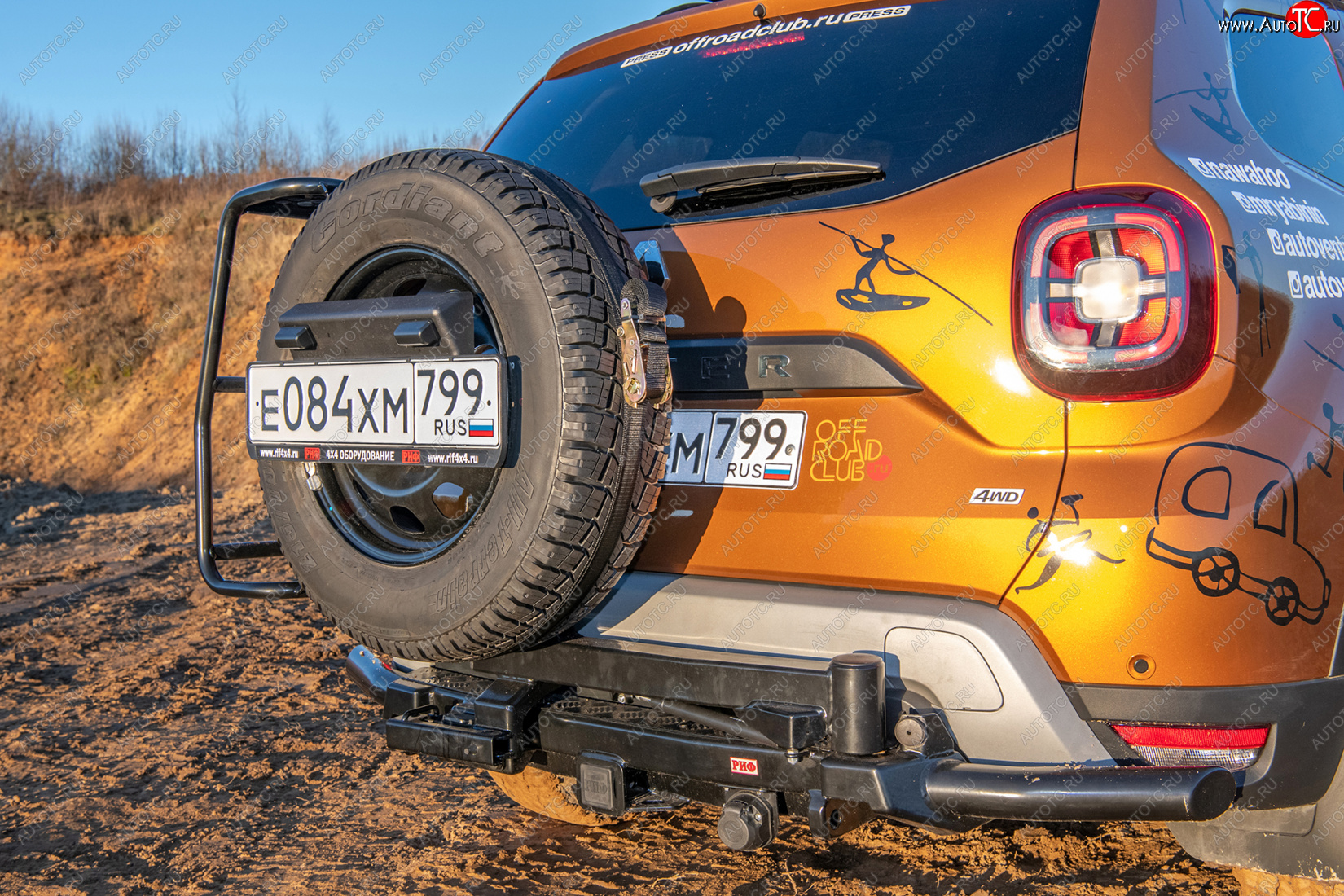 78 239 р. Бампер силовой задний РИФ Renault Duster HS рестайлинг (2015-2021) (С квадратом под фаркоп, калиткой и подсветкой номера)  с доставкой в г. Керчь