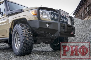 67 989 р. Бампер передний силовой РИФ Toyota Land Cruiser 70 5 дв. 2-ой рестайлинг (1999-2004) (С дополнительными фарами и защитной дугой, под штатную лебедку)  с доставкой в г. Керчь. Увеличить фотографию 3