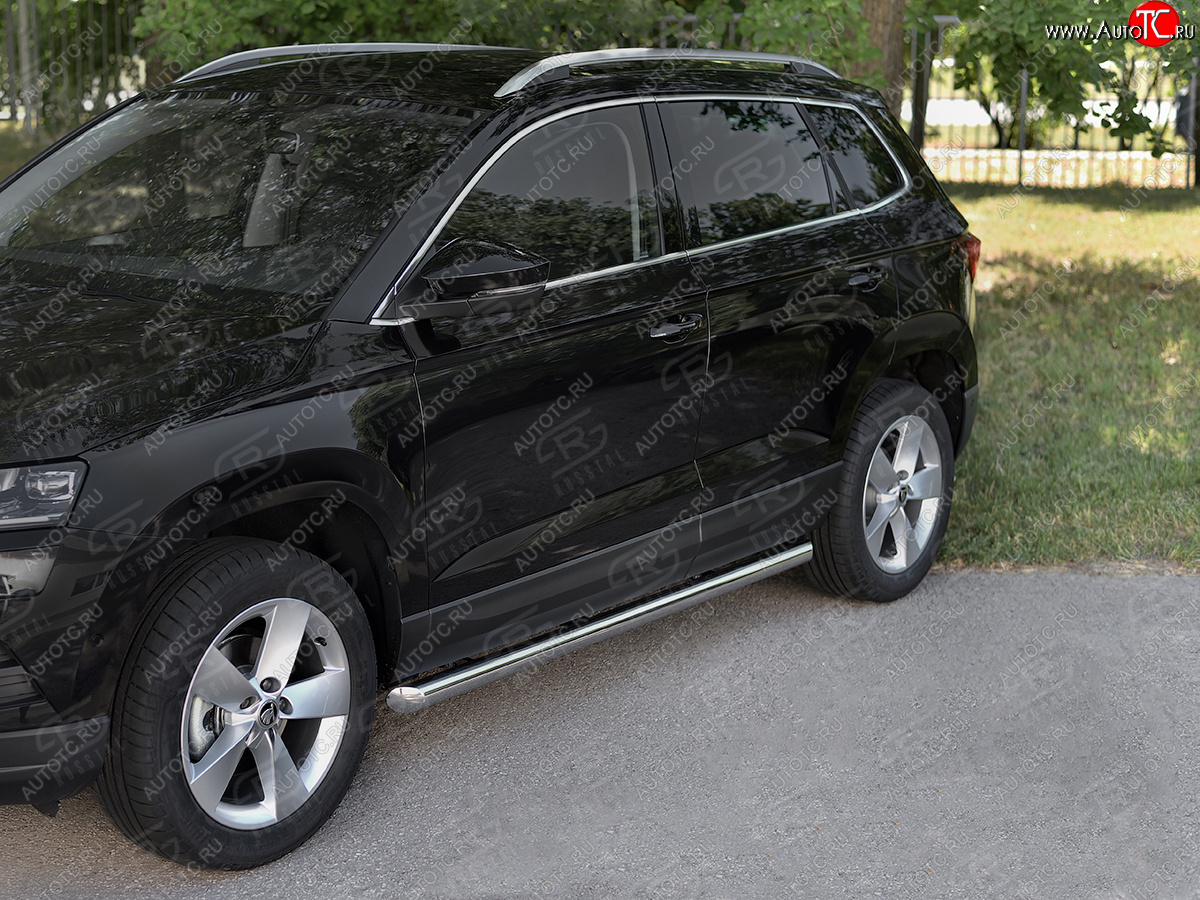 19 999 р. Защита порогов на SLITKOFF труба d63  Skoda Karoq  NU7 (2020-2025) рестайлинг (защита порогов со скосами на торцах)  с доставкой в г. Керчь