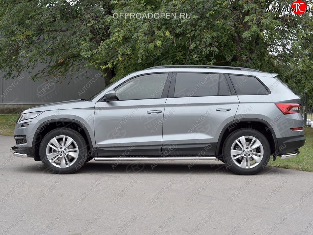 19 399 р. Порожки для ног (Ø120х60 мм с проступью, нержавейка) Russtal Skoda Kodiaq NU7 дорестайлинг (2017-2021)  с доставкой в г. Керчь