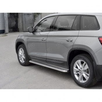 22 999 р. Порожки для ног (труба Ø42) SLITKOFF  Skoda Kodiaq  NU7 (2017-2021) дорестайлинг (Вариант 2 (лист алюм, проф.сталь))  с доставкой в г. Керчь. Увеличить фотографию 3