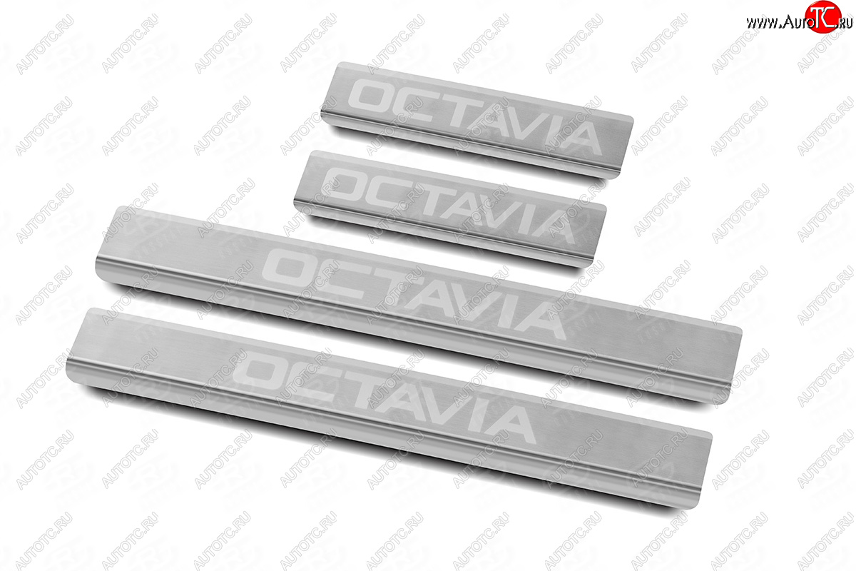 1 989 р. Накладки порожков салона Russtal Skoda Octavia A8 универсал (2019-2022) (нержавейка шлифованная с надписью)  с доставкой в г. Керчь